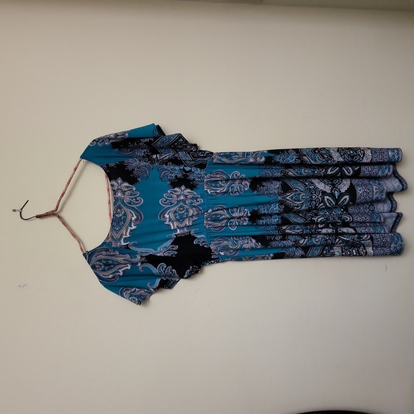 Phopsdy Dress - Picture 3 of 4